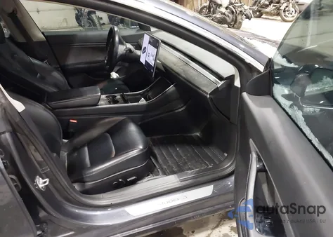 2018 Tesla Model 3 Long Range/Mid Range z USA, uszkodzony, nr VIN 5YJ3E1EA2JF154816